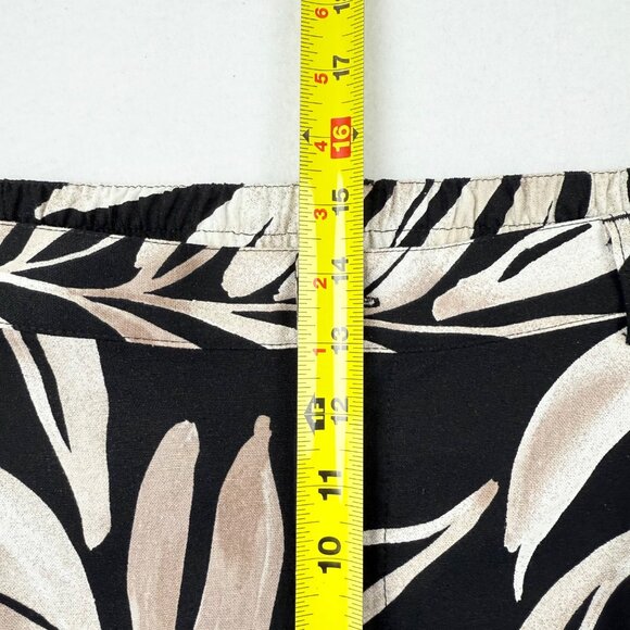Time And Tru Women's Linen Blend Tropical Black Shorts XXL (20) Elastic Back NWT - Picture 8 of 10